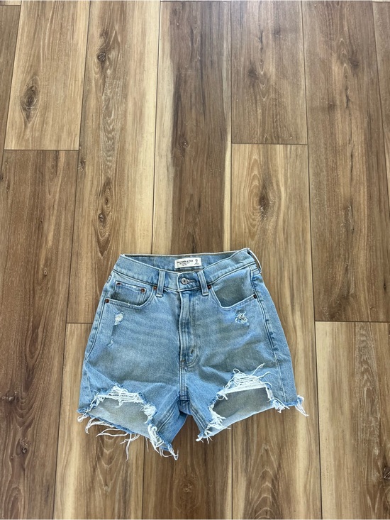 Abercrombie & Fitch Pants - Abercrombie & fitch womens the 4” mom short high rise shorts size 25/0